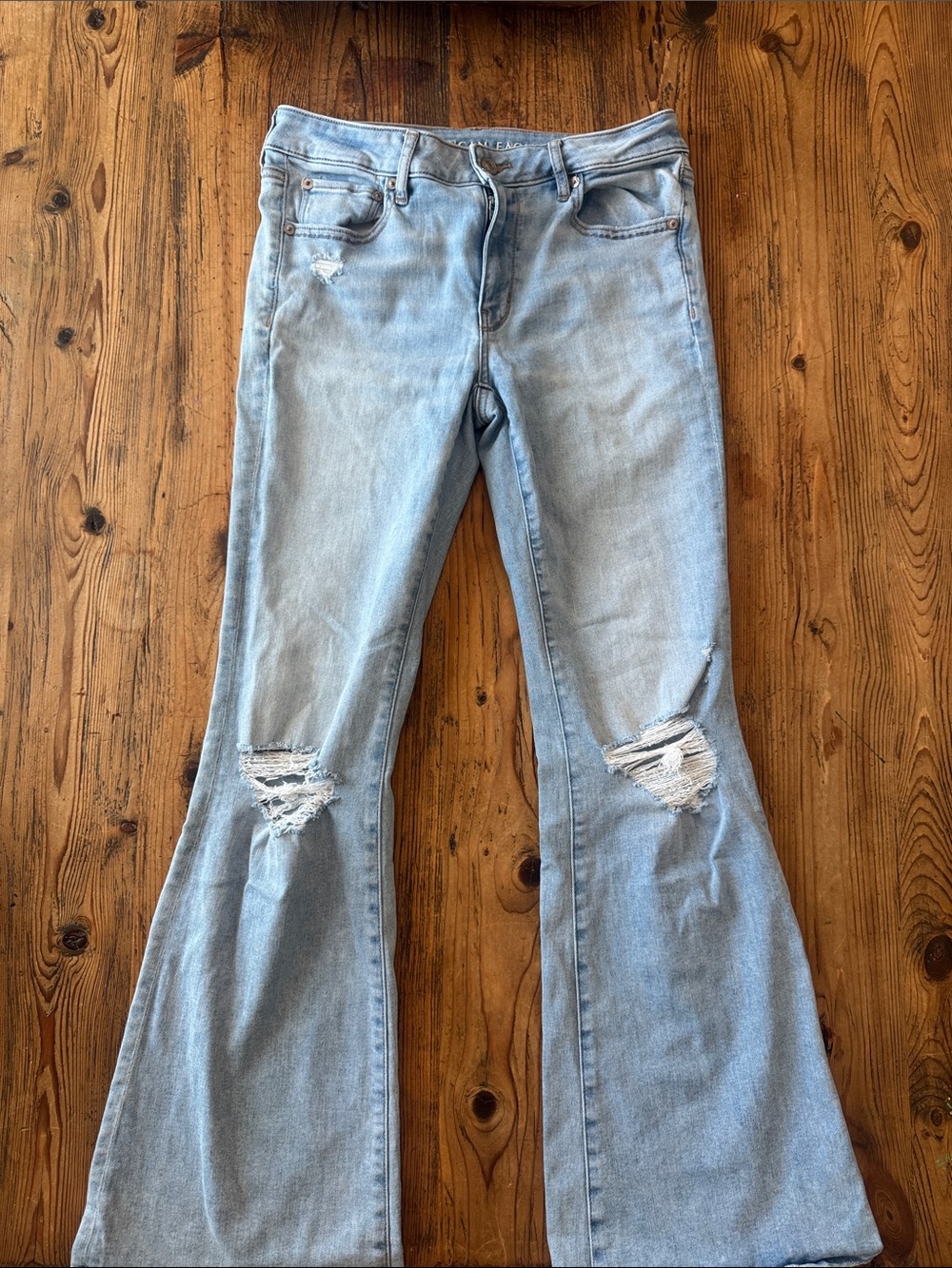 American Eagle/ Women’s size 6 bell bottom jeans